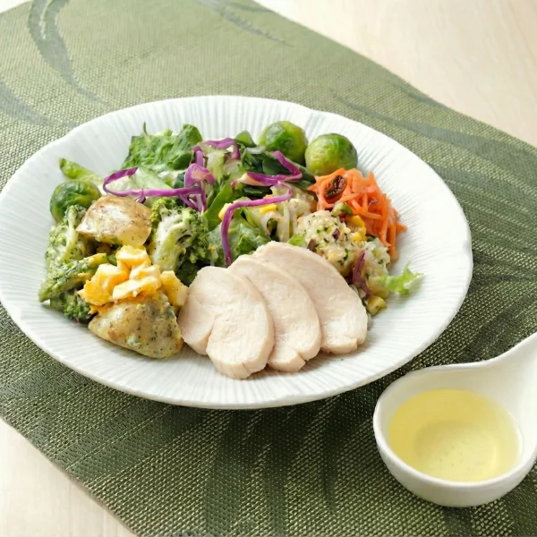 国産チキンのバランスサラダ