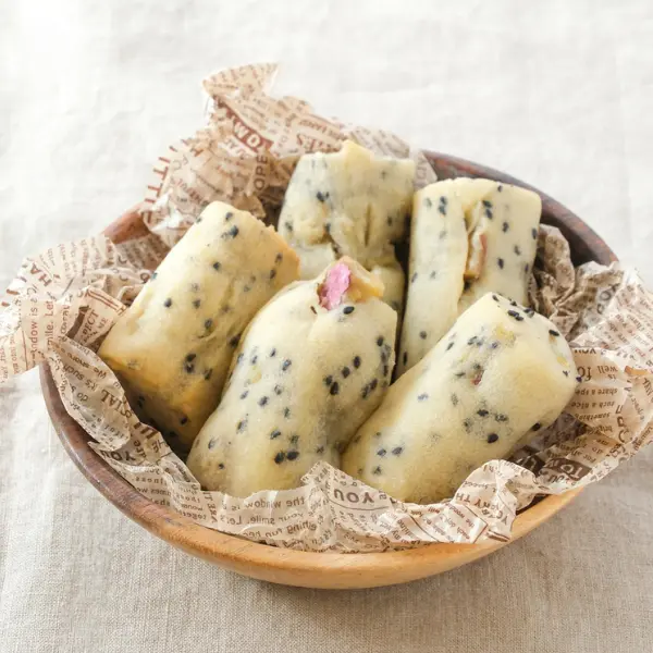 さつま芋と黒ごまのもちもちパン　５個入＊