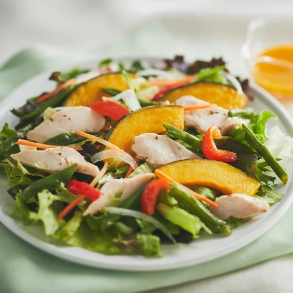 緑黄色野菜とレモンチキンコンフィサラダ