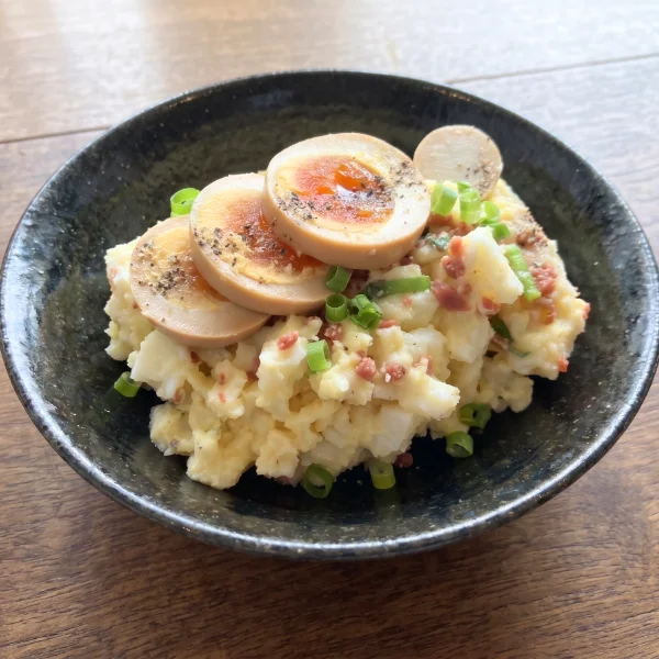 燻製香るおつまみ玉子ポテトサラダ