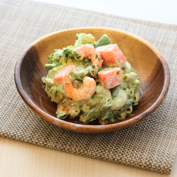 海老と緑黄色野菜のアボカドサラダ