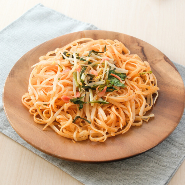 彩り具材のパッタイ(タイ風焼きそば）