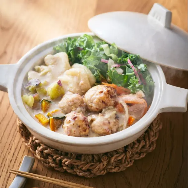 鶏団子の生姜豆乳胡麻スープ鍋