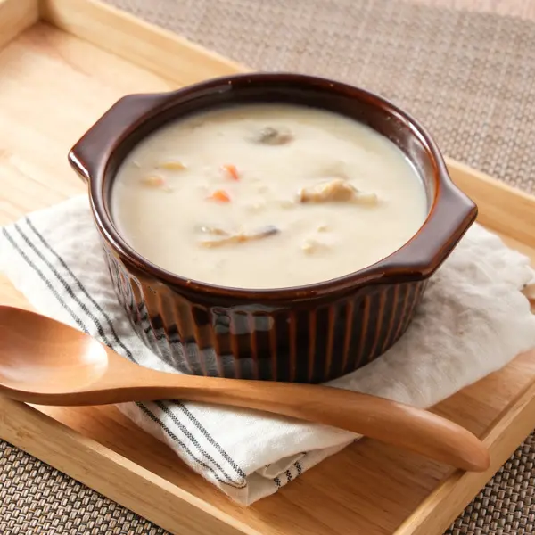 ３種の貝の彩りミルクチャウダー