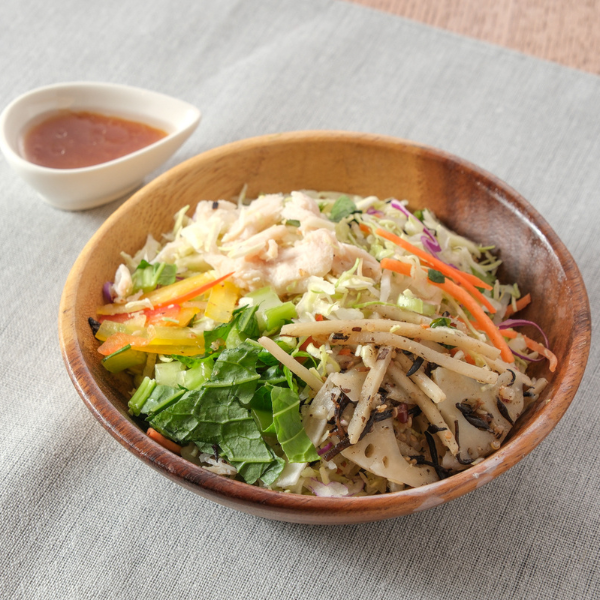 生姜香る！蒸し鶏と根菜のサラダ